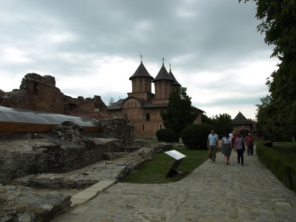 Curtea Domneasca Targoviste poza